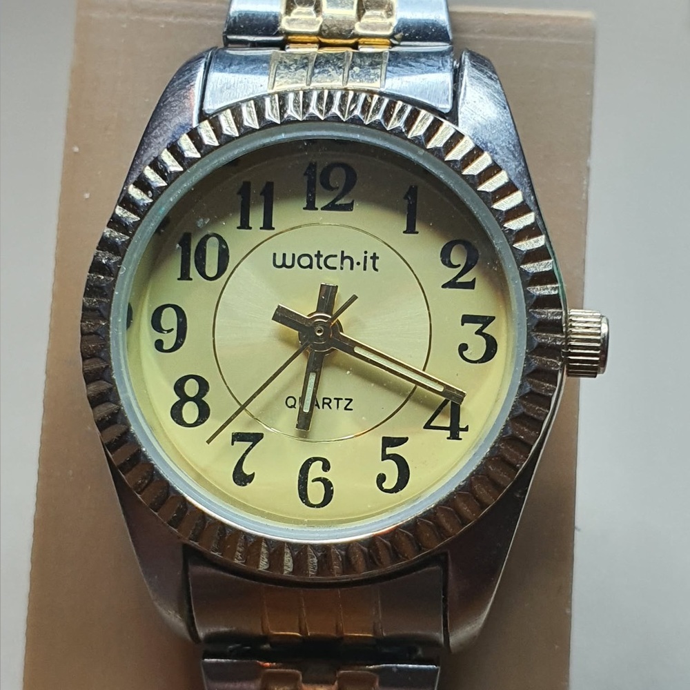 🦋10/$20🦋 Watch- It Silver/Goldtone Stainless Steel Women's Watch